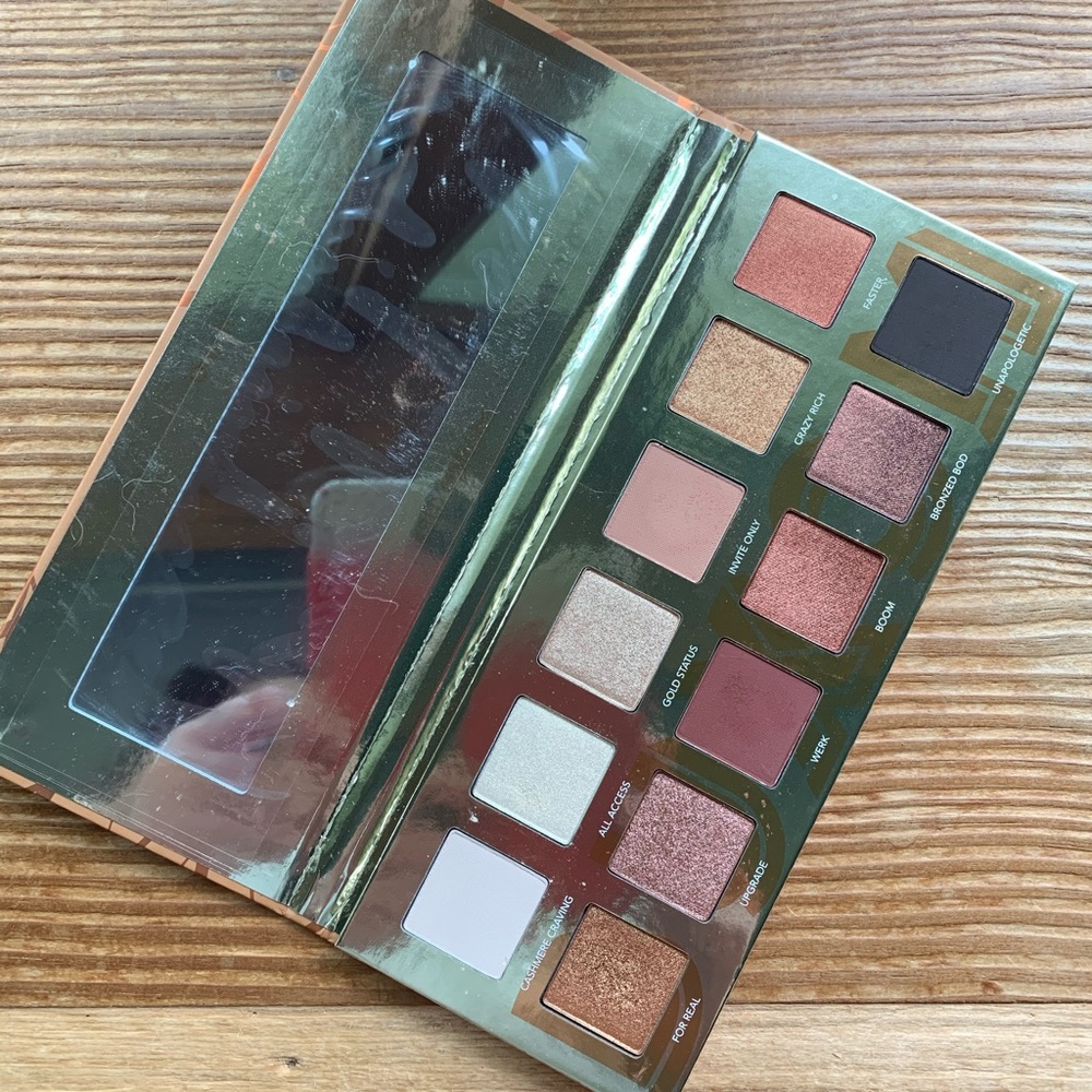 🎉HP🎉 New Buxom Boss Babe Betty Eyeshadow Palette - Picture 9 of 10